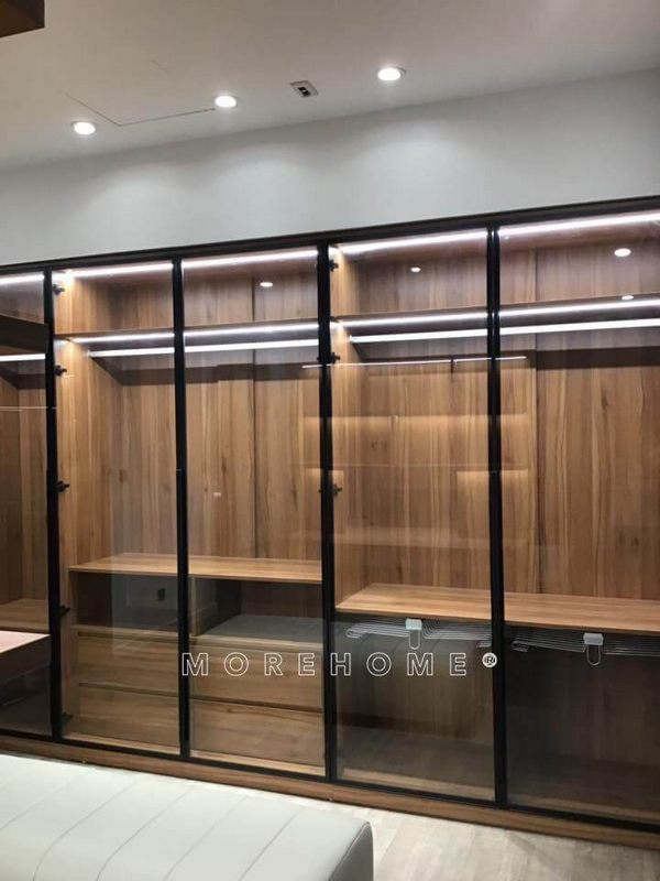 Hình ảnh công trình thi công tủ quần áo gỗ công nghiệp kết hợp kính phong cách hiện đại đẹp sang trọng tại căn hộ Penthouse Skylake Phạm Hùng Hà Nội